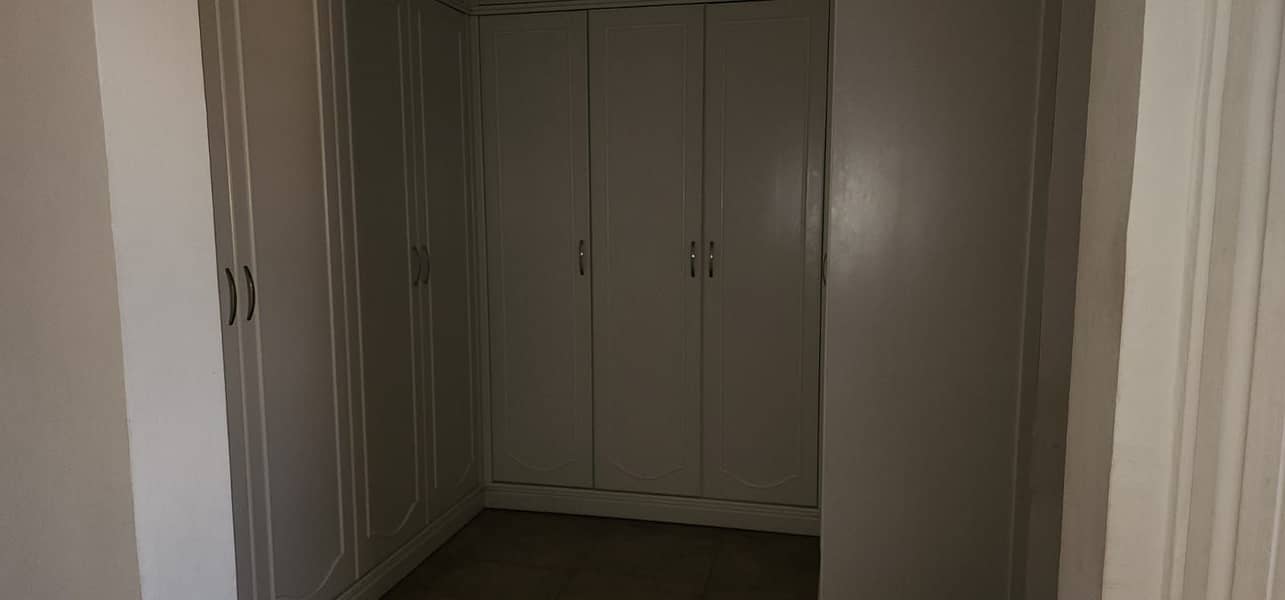f. f-room cupboard