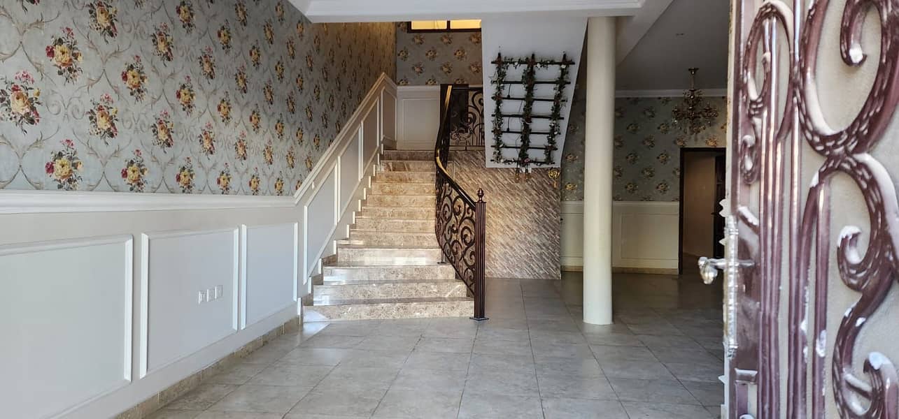 9 villa inside staircase