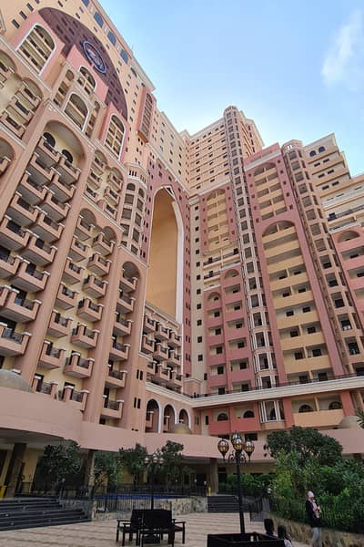 Distress Deal    Rented 2bhk In Silicon Gate 1 With Balcony + Parking  590k