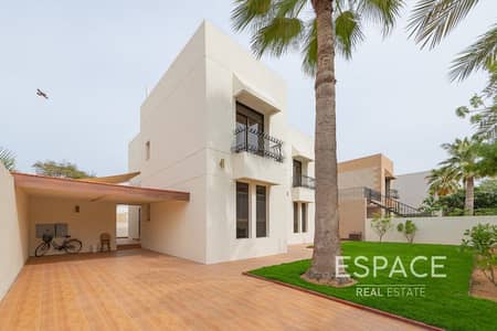 4 Bedroom Villa for Rent in Jumeirah, Dubai - Modern & Spacious | Refurbished | Vacant
