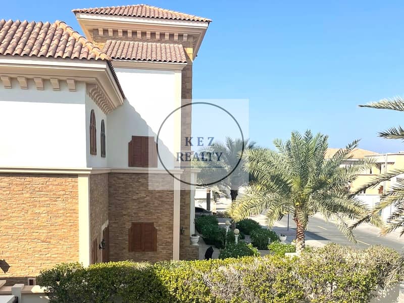 Luxury 5 Bedroom + maid l Private Pool l Vacant