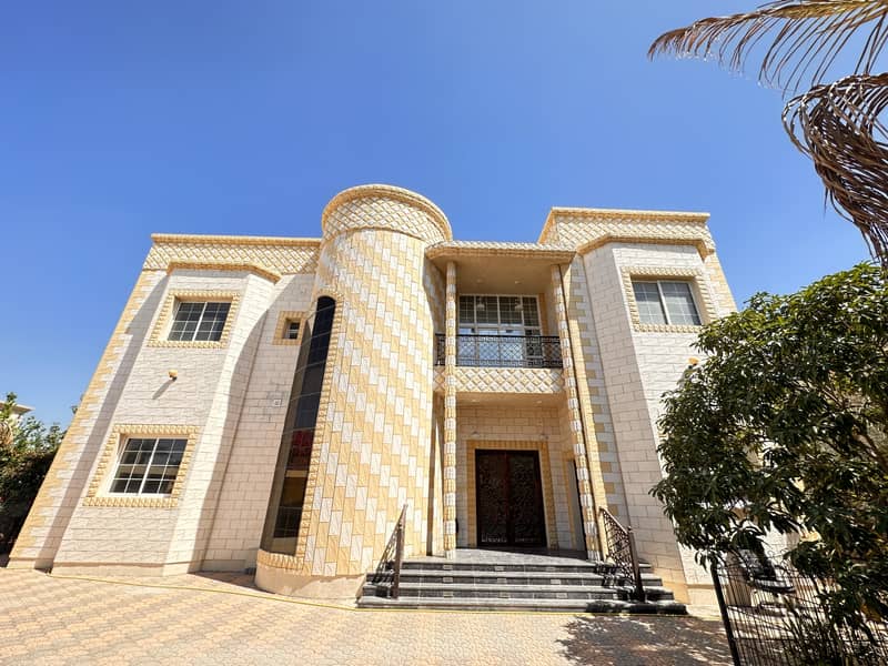 LUXURY VILLA IN WARQAA    7 bedrooms  2 halls  1 living  1 dining  1 kitche