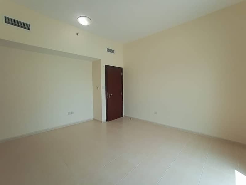 Spacious 3bedroom for rent close kitchen big balcony big  wardrobe /chiller free/ 2month free