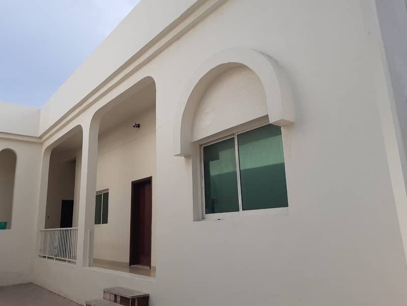 VILLA IN SHARJAH 6, BEDROOMS WITH 4, WASHROOMS AVAILABLE FOR RENT.