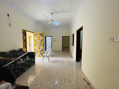 فیلا 3 غرف نوم للايجار في الحميدية، عجمان - بيت عربي للاجار بالحميدية  كهربا محلية البيت مصين بالكامل مع المكيفات مطبخ جديد