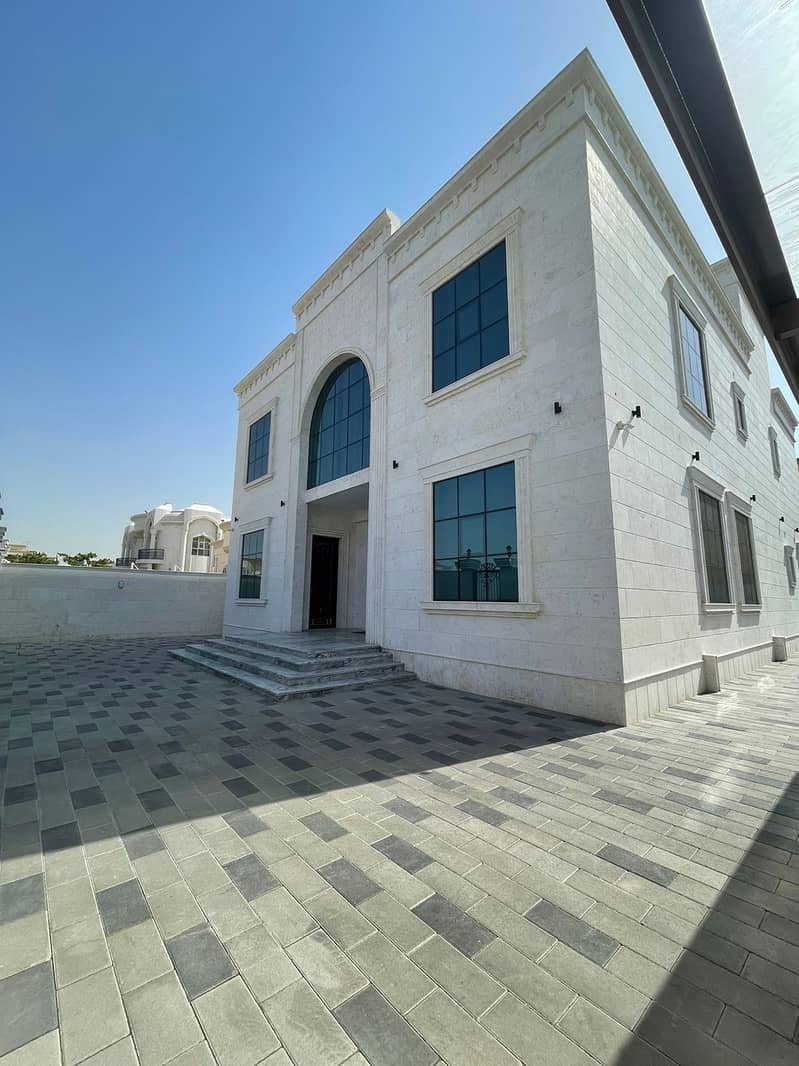 It owns only citizens, a villa in Al Raqib, with a wonderful design and elegant decorations Prime location