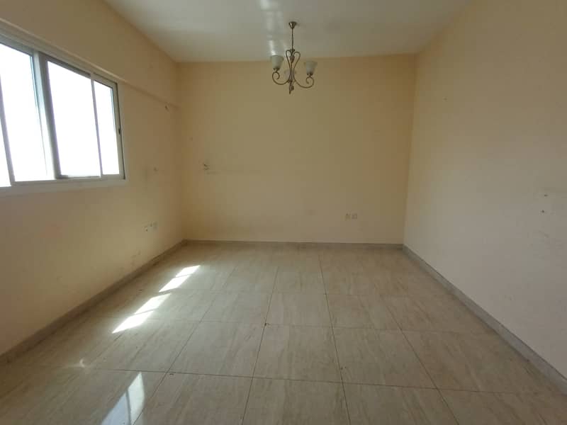 Spacious 1bhk Apartment With Master Bedroom 2 Washroom Parking Free Rent Only 25k