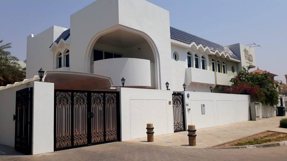 HURRY UP COMMERCIAL VILLA FOR RENT IN JUMEIRAH BEACH ROAD