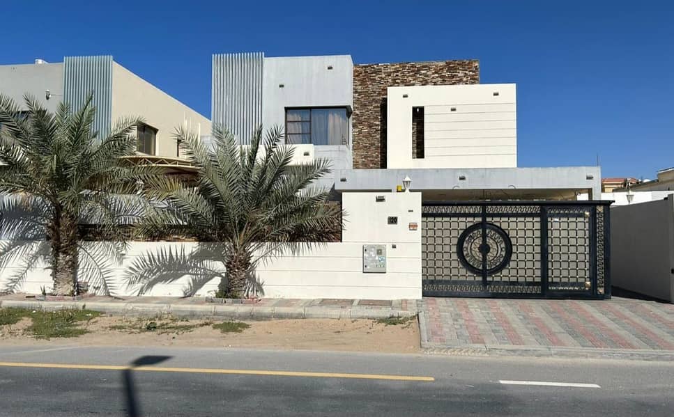 Villa with furniture, electricity, water and air conditioners, two years old, on a main street, without a down payment, the strongest offers for the m