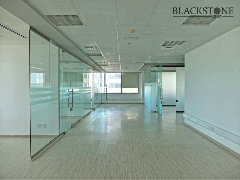 SPACIOUS OFFICE IN DIC | CHILLER FREE
