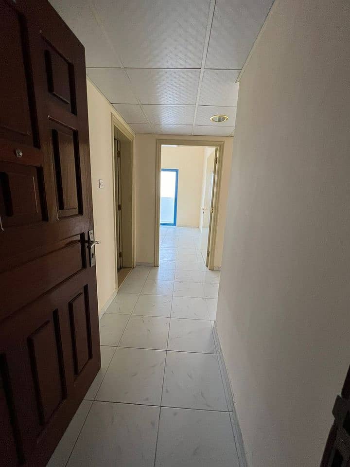 For annual rent in Ajman, Al Jurf 2, close to the National School, one-room apartments and a hall, very large areas