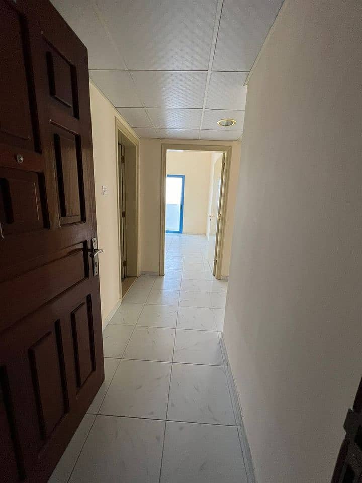 For annual rent in Ajman, Al Jurf 2, close to the National School, one-room apartments and a hall, very large areas For annual rent in Ajman, Al Jurf 2, close to the National School, one-room apartments and a hall, very large areas
