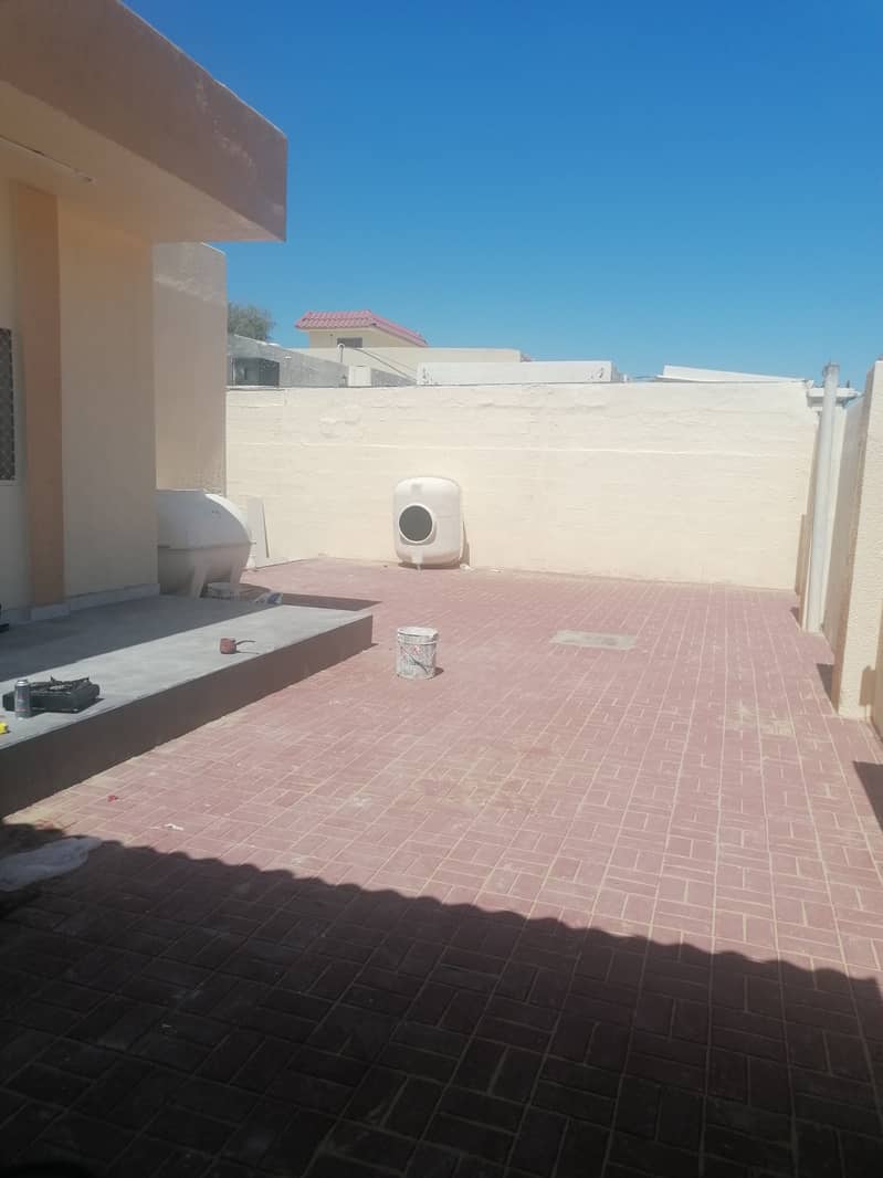 فيلا في حي سكني هادئ بمنطقة الشارقه ونظيف ومرتب ع شارع جار قريب من الخدمات فيلا في حي سكني هادئ بمنطقة الشارقه ونظيف ومرتب ع شارع جار قريب من الخدمات
