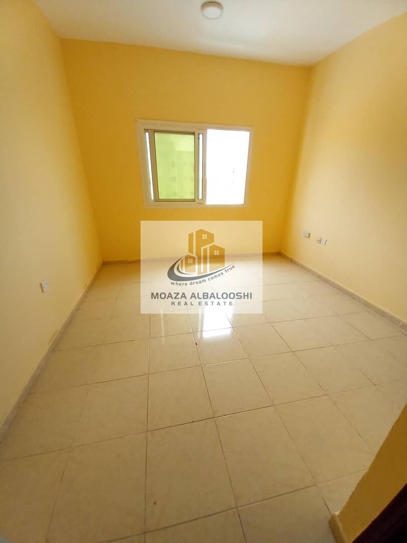 Separate kitchen studio available one manth free very Spacious just 10k in muwaileh sharjah