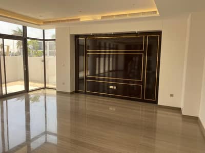 Luxurious |5 BR Single row Villa|Landscaped Garden