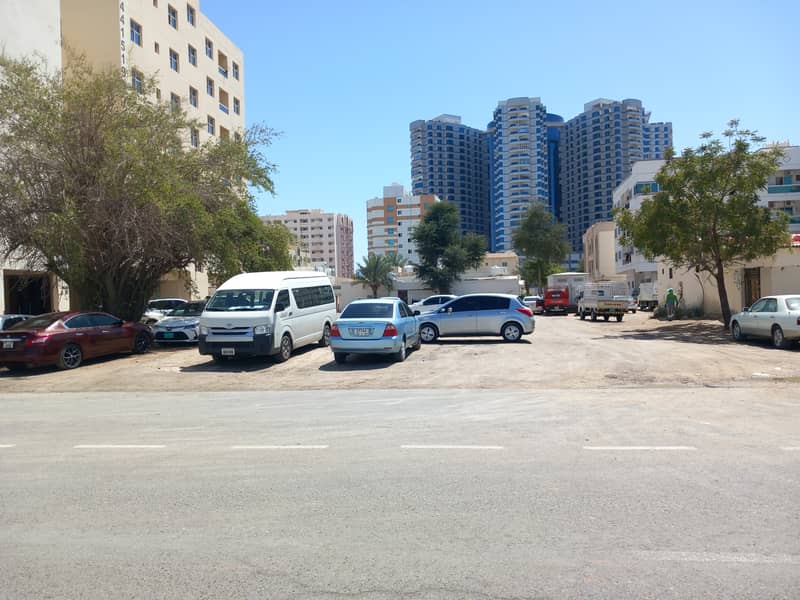 للبيع الارض سكني تجاري على الشارع القار و سكة في منطقة الراشدية 2 في عجمان تملك حر
