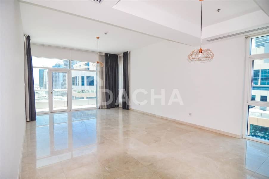 Spacious 1 Bed with Large Terrace / Burj View