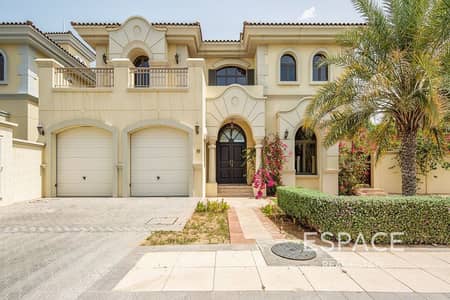 4 Bedroom Villa for Sale in Palm Jumeirah, Dubai - Good Number| Atrium Entry | Sunset View