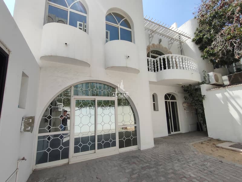 SPACIOUS 3 BEDROOMS VILLA WITH GARDEN AND INSIDE CAR PARKING