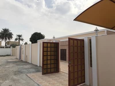 Ground floor villa with seven  rooms  corner  with air conditioners in Al Qadisiyah