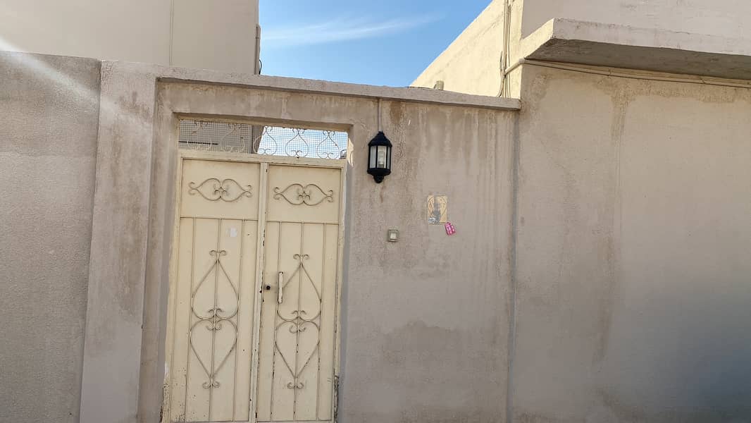 House of five master rooms and two kitchens in Mansoura