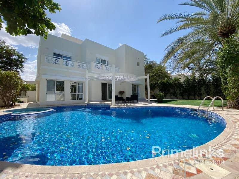 Villa Upgraded 5-Bedroom Private Pool Vacant