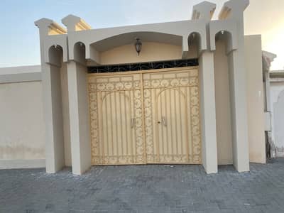 Five-rooms, two-room villa in Riffa