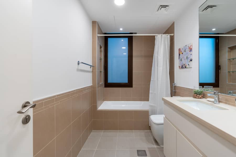 8 Master washroom