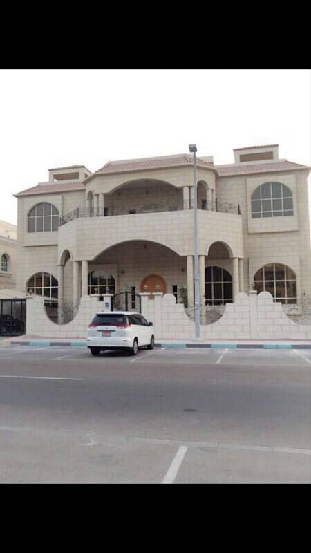 Luxury villa in Al-Mashref in Abu Dhabi consisting of 17 master master bedroom for sale