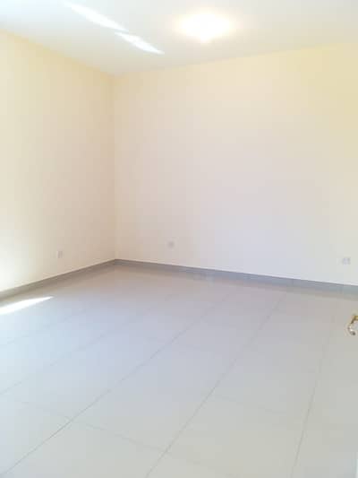 فلیٹ 3 غرف نوم للايجار في شارع النجدة، أبوظبي - شقة في شارع النجدة 3 غرف 66999 درهم - 6648263