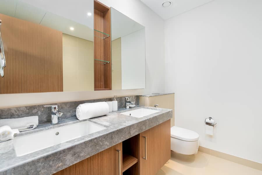 15 Master washroom