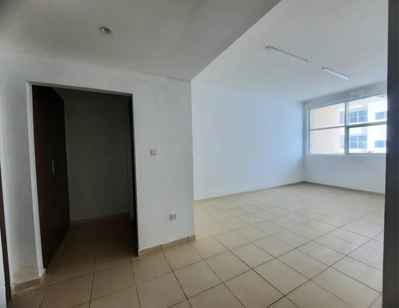 Large Balcony - Spacious One Bedroom - With Covered Parking and Facilities