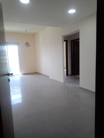 1 BED ROOM WITH HALL WITH BALCONY +1 BATH+KITCHEN IN RAWDA 3 AJMAN NEAR ANSAB GROCERY  YEARLY RENT 16000