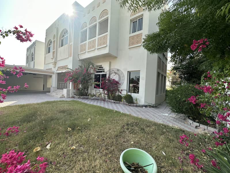 Commercial Villa at Prime Location on Jumeirah Road