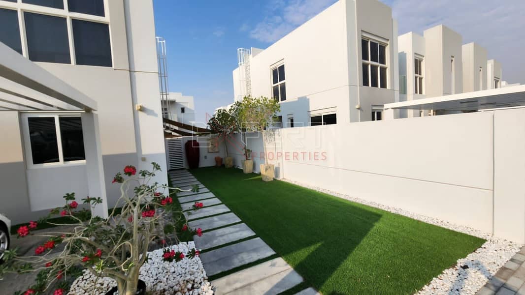 Exclusive | Vacant | Corner Unit | Private Garden