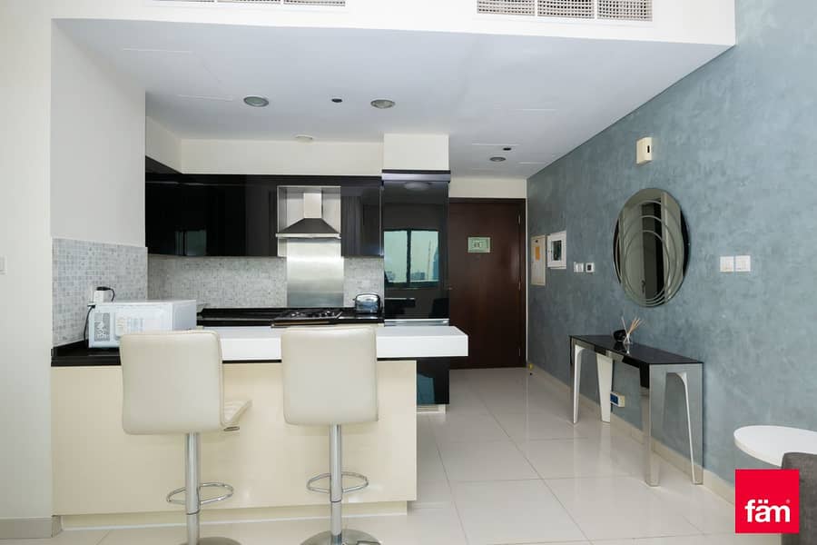 位于迪拜市中心，招牌酒店式公寓 1 卧室的酒店式公寓 110000 AED - 7324143