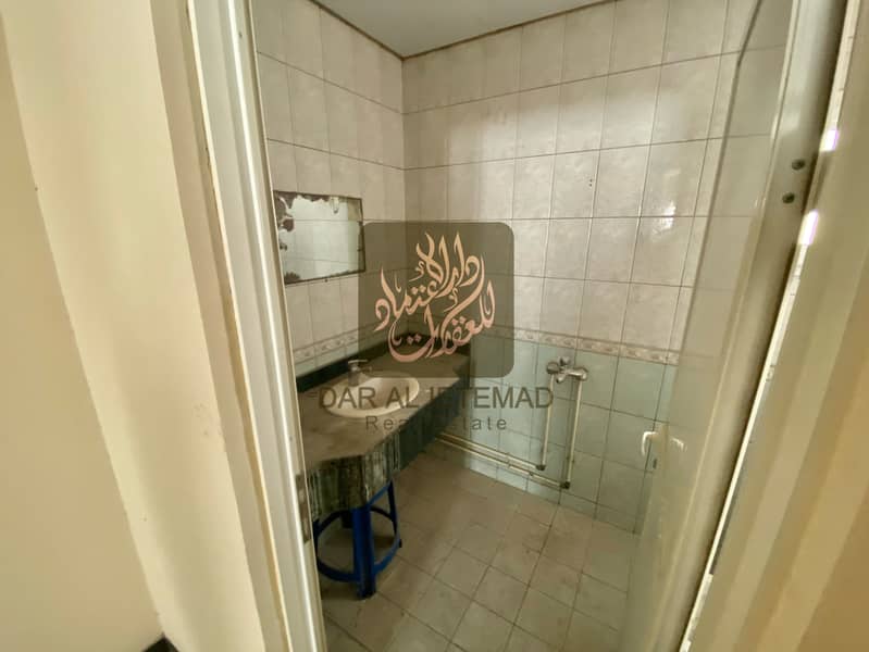 12 Toilet