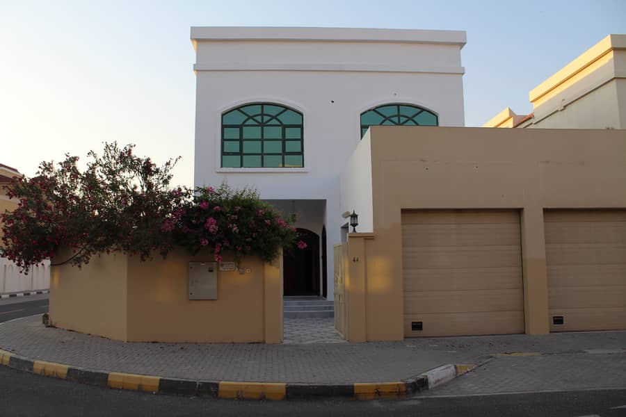 Villa 4 rooms and swimming pool for sale in Sharqan,