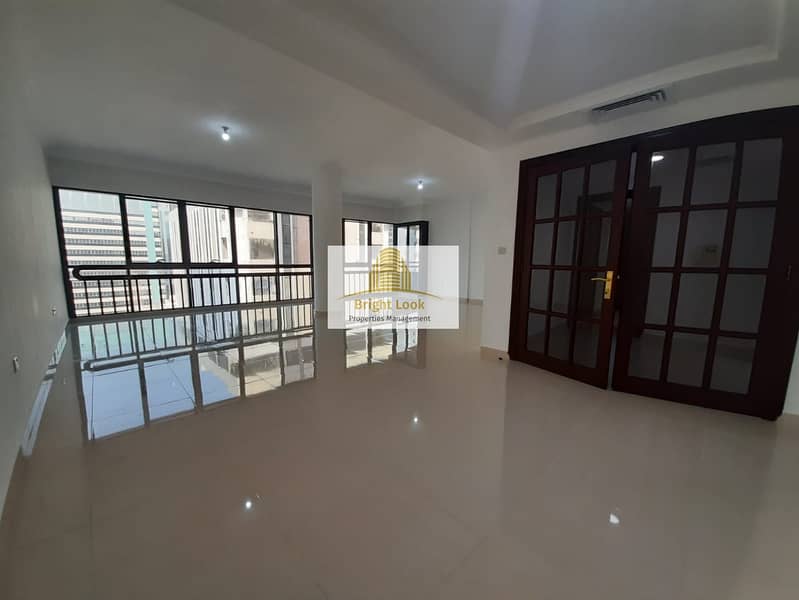 Well Maintained  4 BHK with Wardrobes, Store Room & Balcony| 80,000/Year| 4 Payments