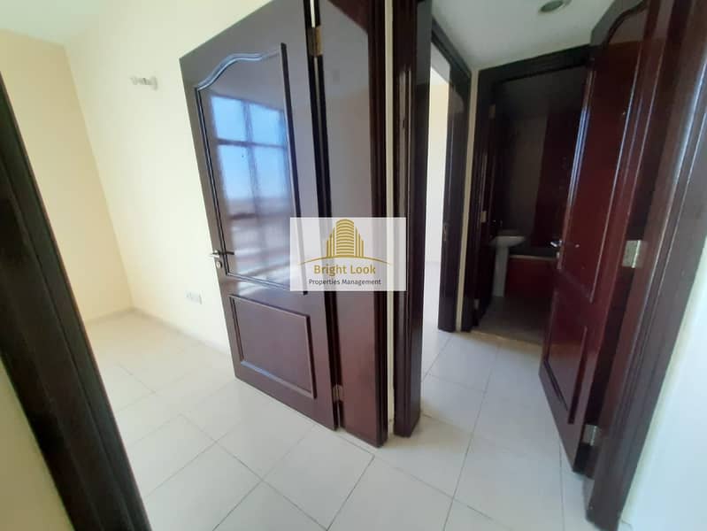 luxury 2bhk with Balcony 52k rent yearly located Muroor road