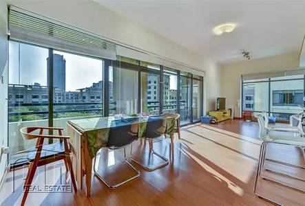 Large 2 Bedroom plus Study with Pool Views Large 2 Bedroom plus Study with Pool Views