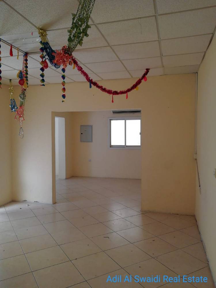 Spacious 3 BHK VIlla with master room. majlis, living dining, hoash, split a/c in Fayha area