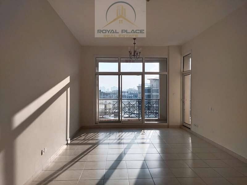 Spacious unit|Elegant layout| Ready to move in