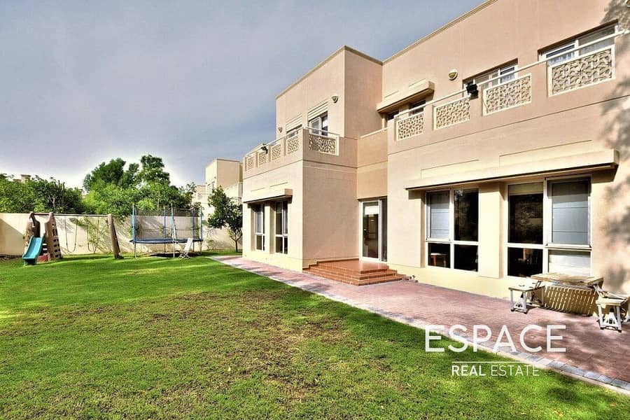 Exclusive Villa on a Large Plot | 5 Beds
