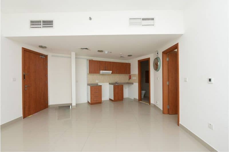 No Balcony | Rented | Large layout | Mid floor