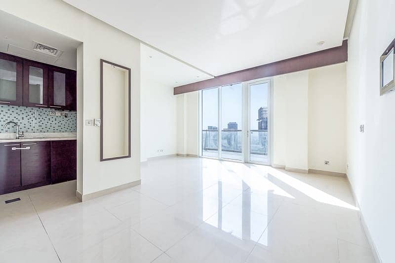 Nice, large, 1 bedroom flat with hall in ubora tower, business bay.