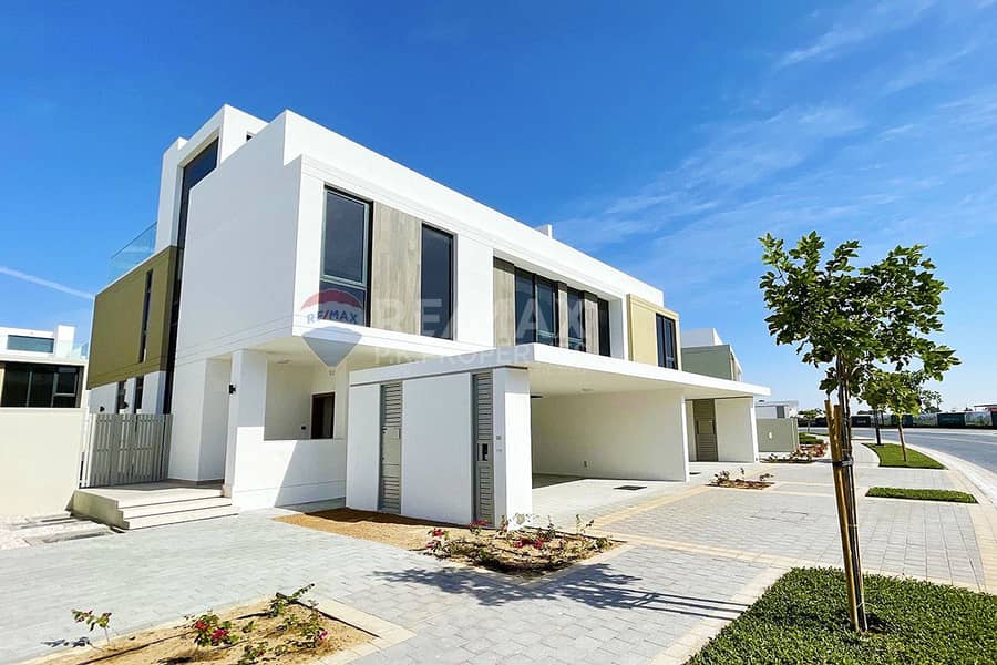 Available Now | Great Location | Luxury Finish Available Now | Great Location | Luxury Finish