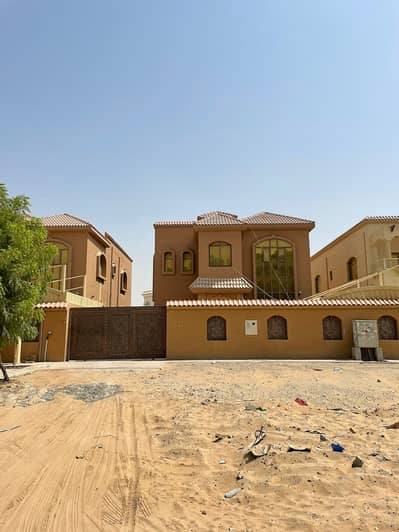 Villa for rent in Ajman, Al Mowaihat area An area of ​​5 thousand feet Consisting of 5 master bedroo