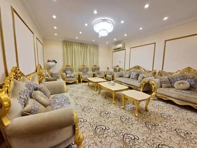 Fully furnished villa four   bedroom hall big majlas  and a furnished board in hazanah .