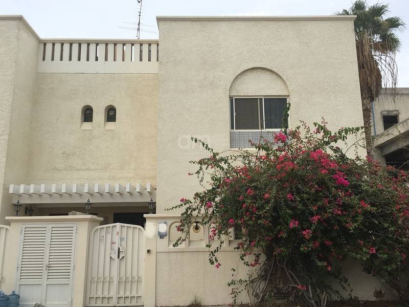 Spacious 4 bed Villa available in Karama Area